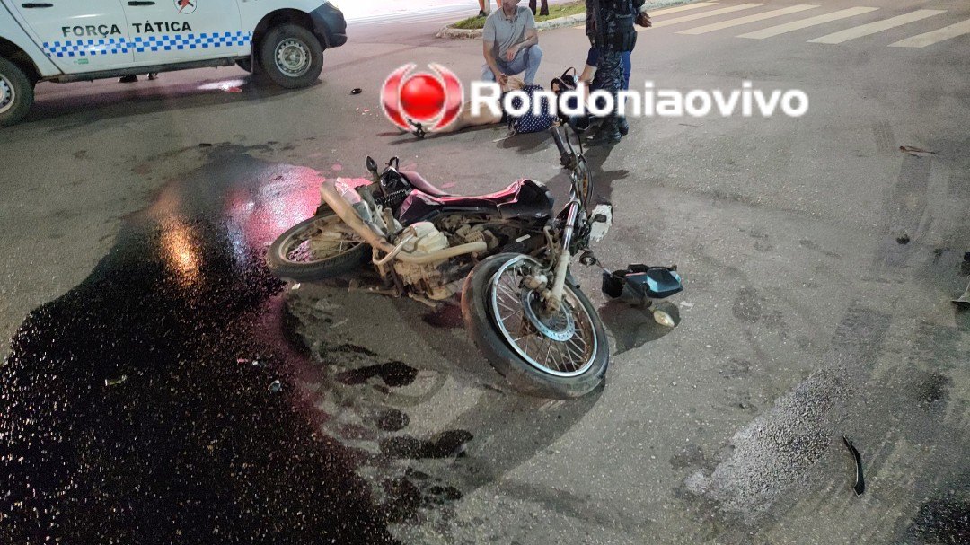 ASSISTA: Mulher em moto fica em estado grave após colisão com ônibus