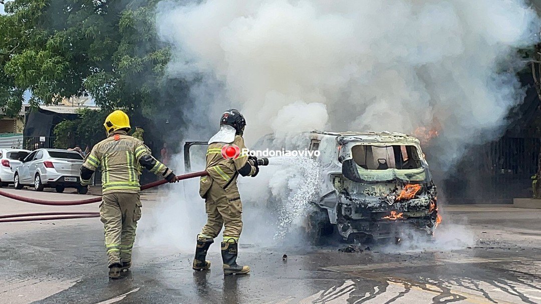 ASSISTA: Jeep é destruído por incêndio no Centro de Porto Velho