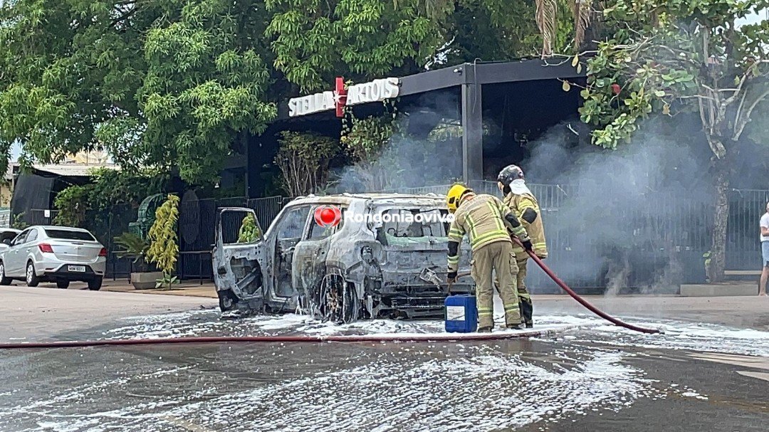 ASSISTA: Jeep é destruído por incêndio no Centro de Porto Velho