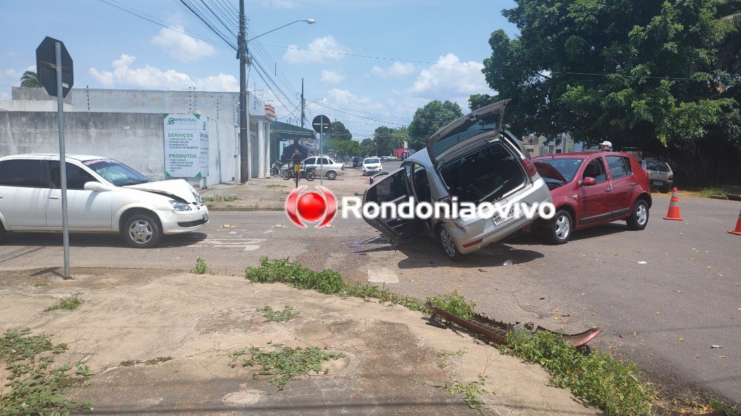 IMPRESSIONANTE: Carro fica pendurado em outro após grave colisão