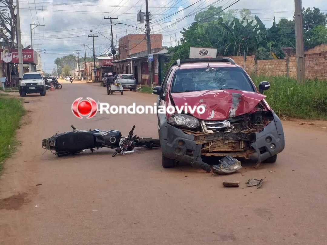 FRATURA EXPOSTA: Idoso vai parar na carroceria de veículo após grave colisão frontal 