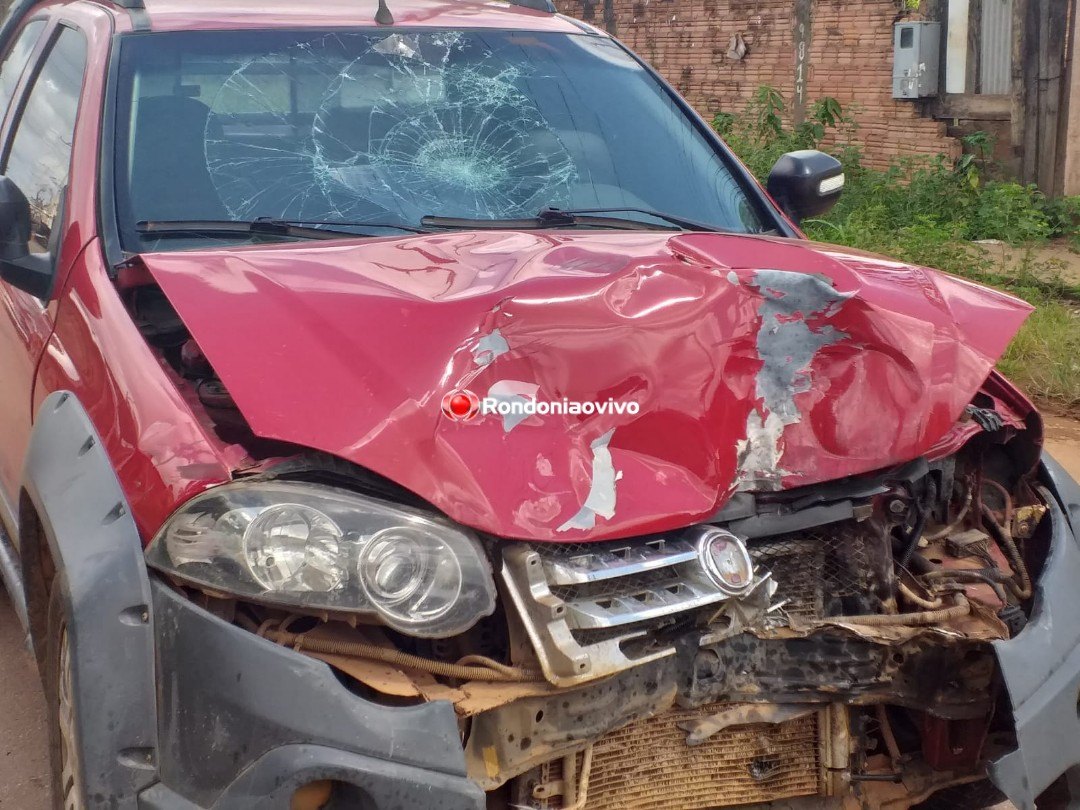 FRATURA EXPOSTA: Idoso vai parar na carroceria de veículo após grave colisão frontal 