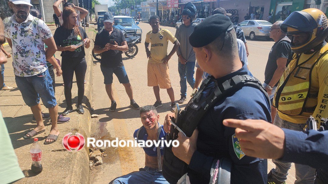 VÍDEO: Criminoso é espancado pela população após furar vítima para furtar moto