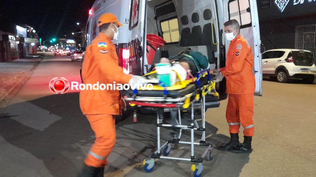 AVANÇOU: Colisão entre dois motoboys de delivery deixa um com a perna quebrada 