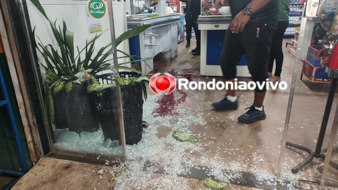 VÍDEO: Policial militar é baleado reagir roubo em comércio