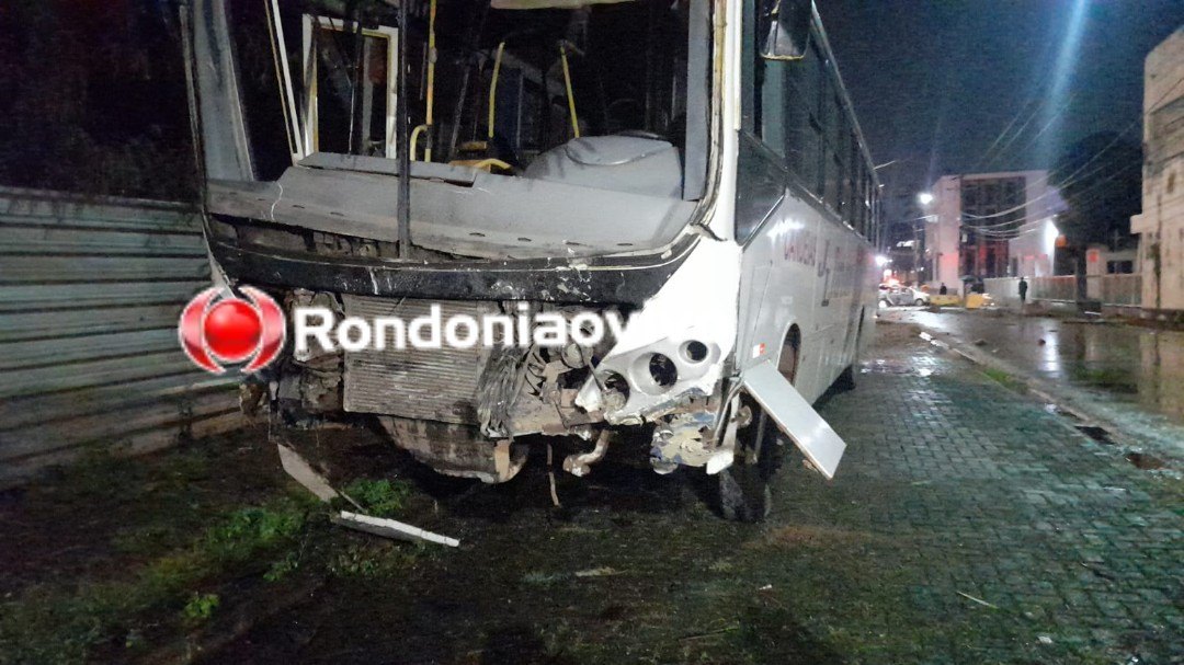 NA 7 DE SETEMBRO: Carro é destruído ao ser atingido por ônibus e duas pessoas ficam feridas