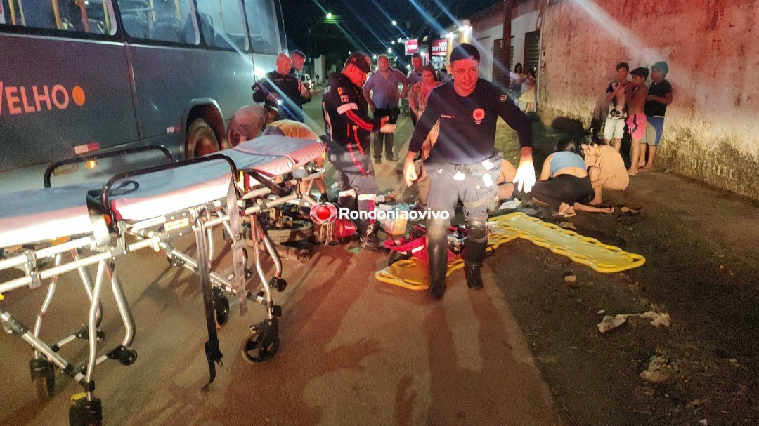 ASSISTA: Casal fica gravemente ferido após colisão frontal com ônibus 