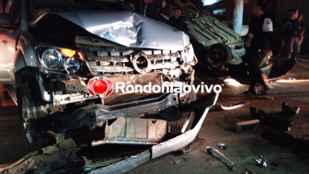 IMPRESSIONANTE: Capotamento de Civic deixa feridos  em cruzamento da Pinheiro Machado 