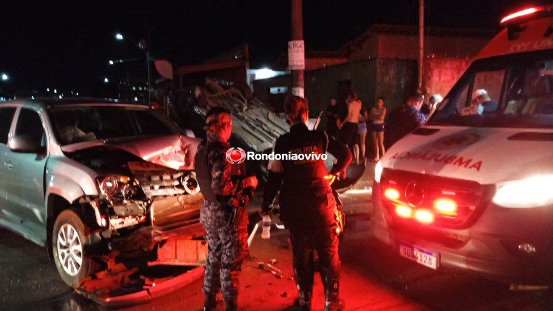 IMPRESSIONANTE: Capotamento de Civic deixa feridos  em cruzamento da Pinheiro Machado 
