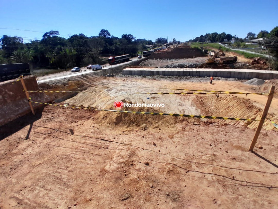 TRÁGICO: Motociclista morre ao cair em buraco de obra na BR-364