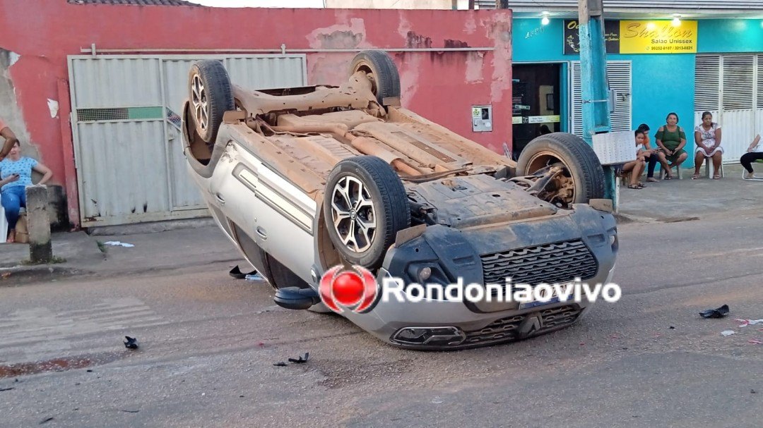 RODAS PARA CIMA: Renault Duster capota após colisão na zona Sul