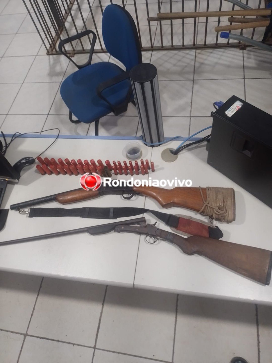 DEPENOU TODAS: Preso com duas armas acusado de furtar 20 galinhas na casa do vizinho 