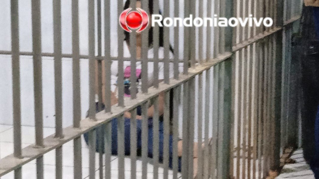 MARIDO FUGIU: Mulher de bandido é presa com colete e munições roubados de vigilante de igreja 