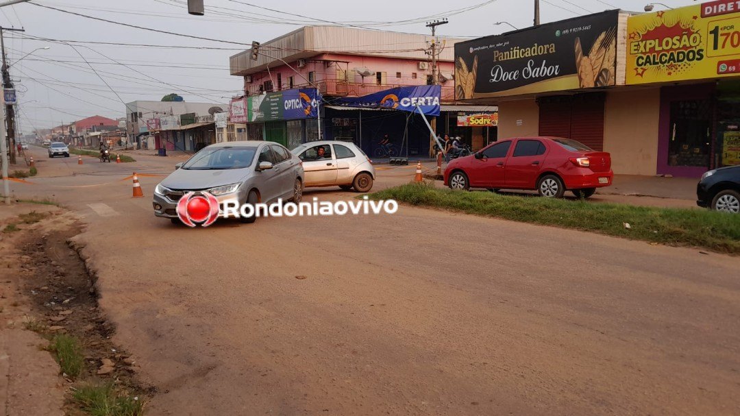 DESTRUIÇÃO: Carreta arrasta fios, quebra postes e semáforo na capital 