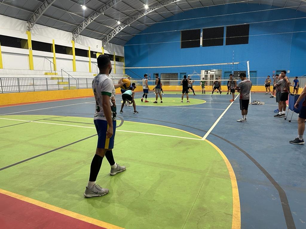 JOGOS INTERMUNICIPAIS DE RO: Times de voleibol da capital realizam últimos ajustes para disputa da competição