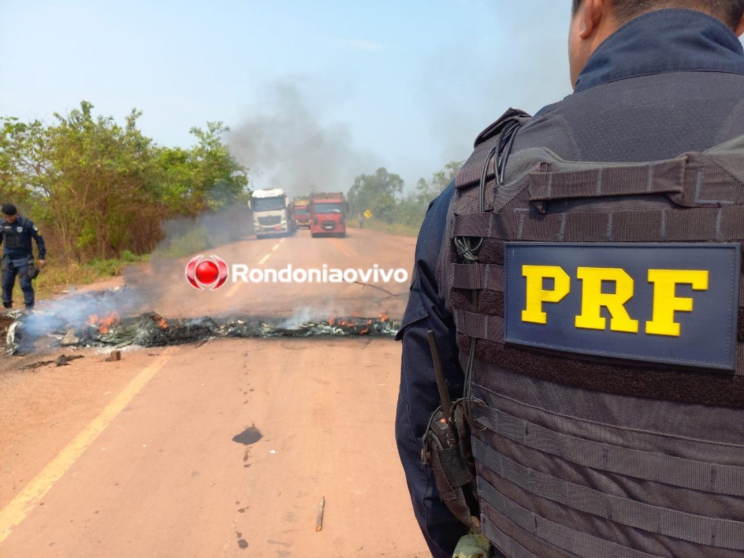 MANIFESTAÇÃO: Moradores fecham BR-364 em Porto Velho sentido Acre