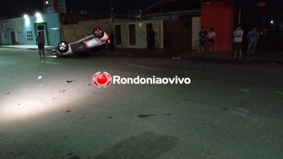 ACIDENTE: Honda Fit capota após forte colisão com Peugeot no Centro 
