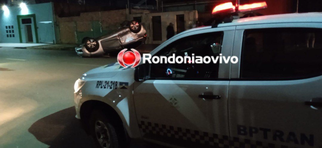 ACIDENTE: Honda Fit capota após forte colisão com Peugeot no Centro 