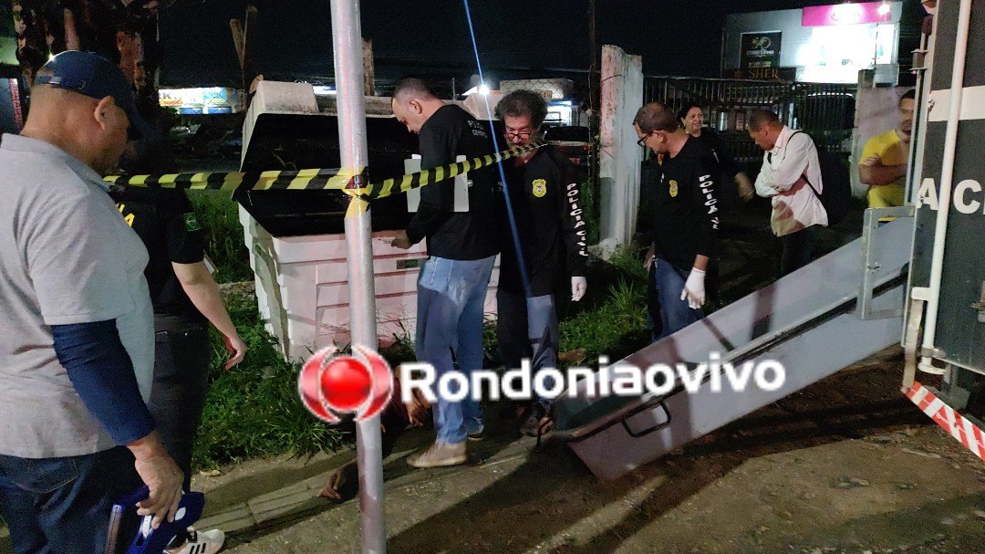 ASSISTA: Homem é encontrado morto dentro de lixeira na frente do BOPE