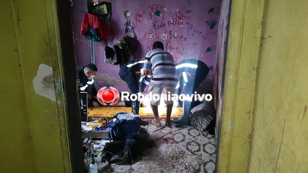 'TU É CAGUETA': Homem é alvo de tentativa de homicídio dentro de casa