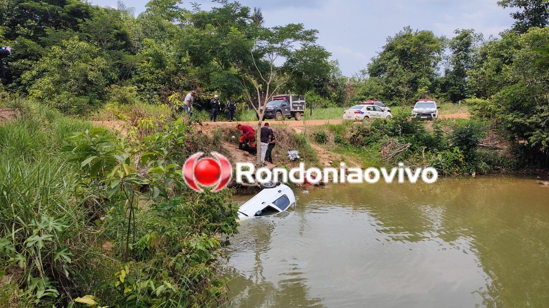 TRÁGICO: Motorista e passageiro morrem afogados após Celta capotar em igarapé