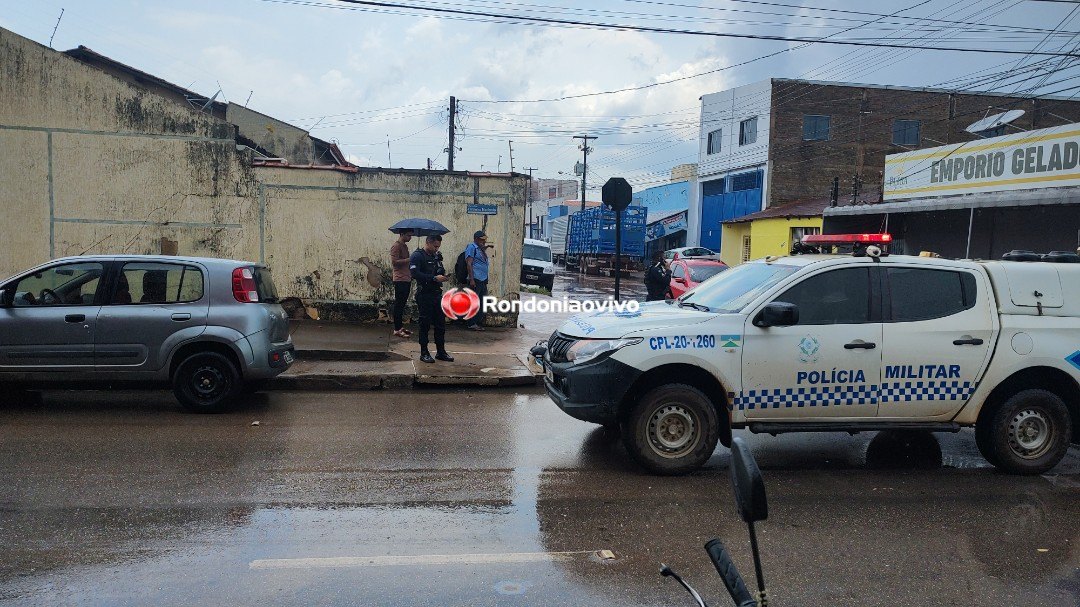 ASSISTA: Motociclista bate em carro após avançar preferencial na Pinheiro