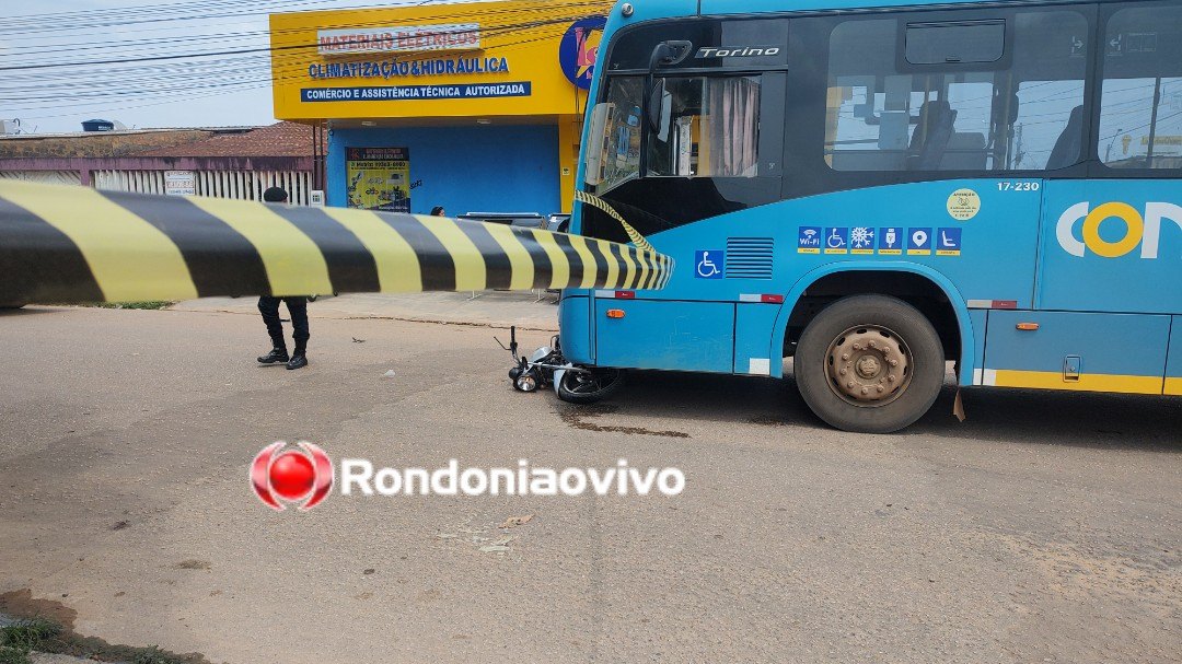 PAROU NA CALÇADA: Motocicleta é arrastada por ônibus em grave acidente na capital
