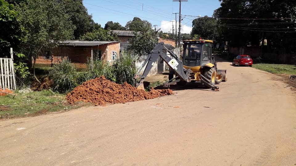 AREIA BRANCA: Atendendo pedido de Edevaldo Neves, prefeitura recupera parte de via principal 