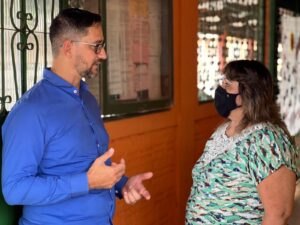 INFORMÁTICA: Dep. Anderson entrega equipamentos para Escola Municipal Voo da Juriti