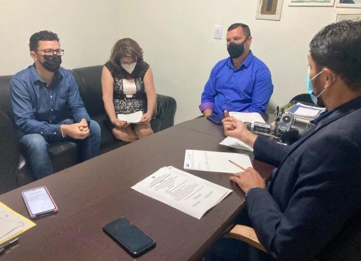 REUNIÃO: Márcio Pacele e secretário Ronaldo Flores na Comissão de Transporte e Trânsito