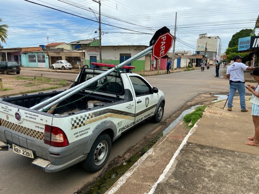 SINALIZAÇÃO: Serviços são feitos a pedido do vereador Edimilson Dourado