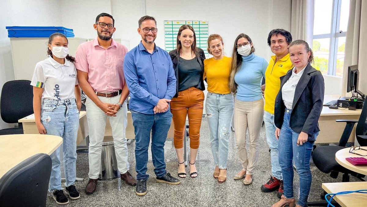 DEPUTADO: Anderson Pereira se despede de servidores do Poder Legislativo