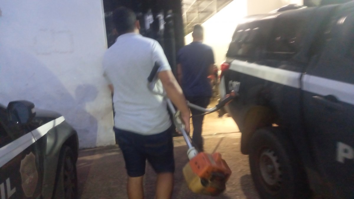 ASSISTA: Vídeo mostra assaltantes capotando carro roubado na Mamoré