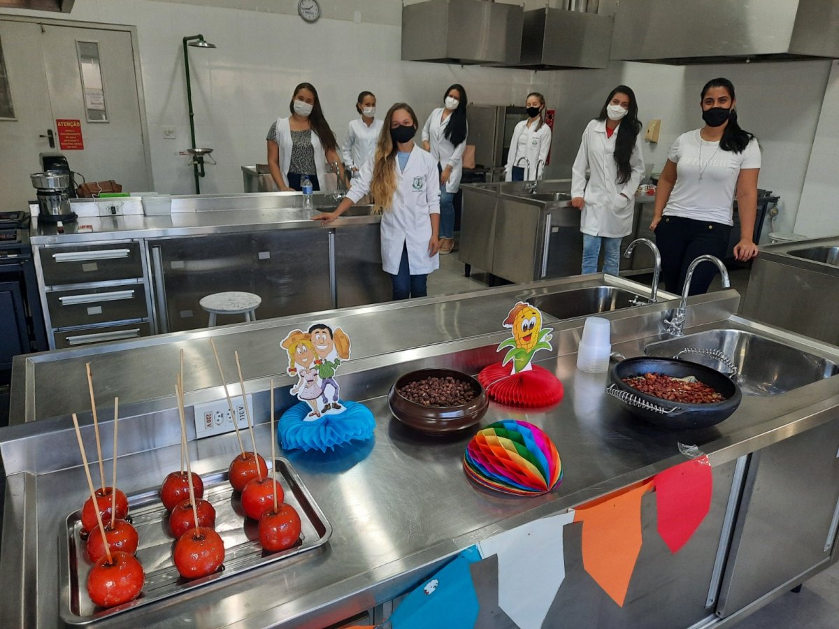  EM RITMO DE FESTA: Acadêmicas de Nutrição da UNESC Rondônia produzem receitas juninas