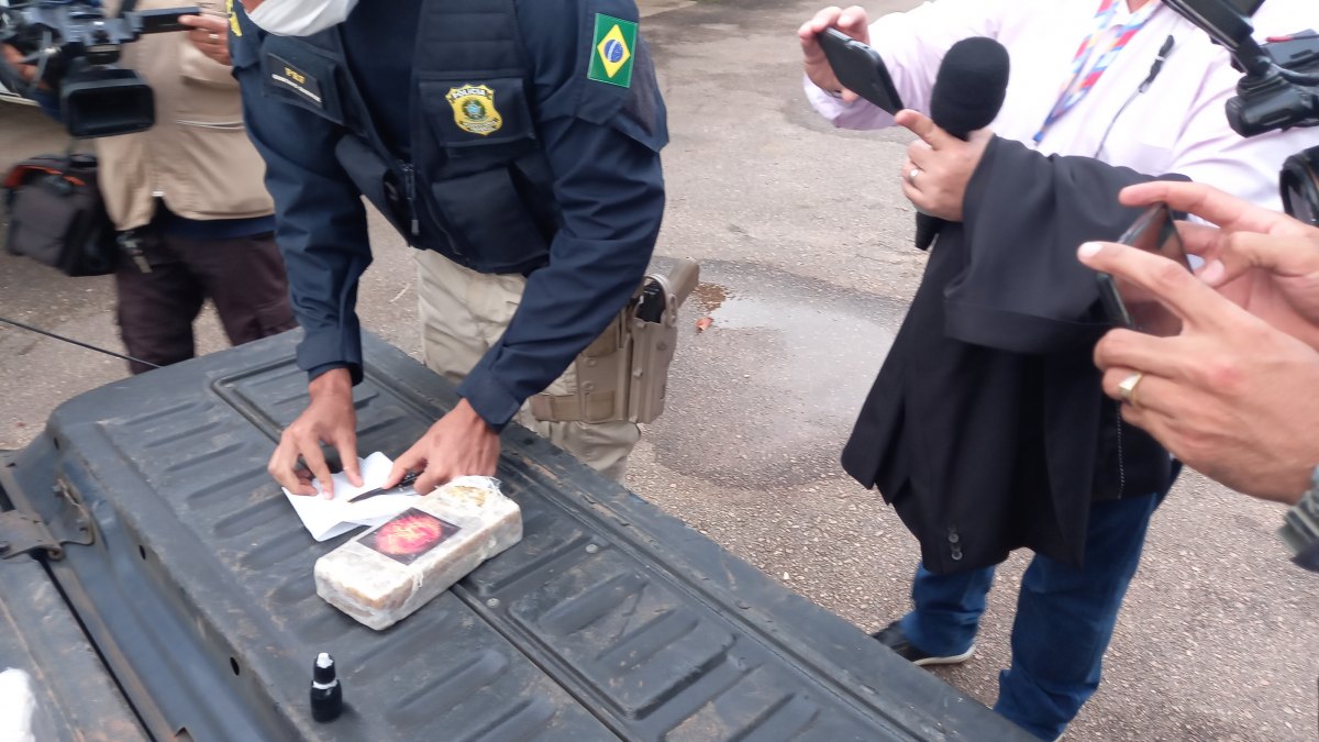 FISCALIZAÇÃO: PRF apreende quase meia tonelada de cocaína na BR-364