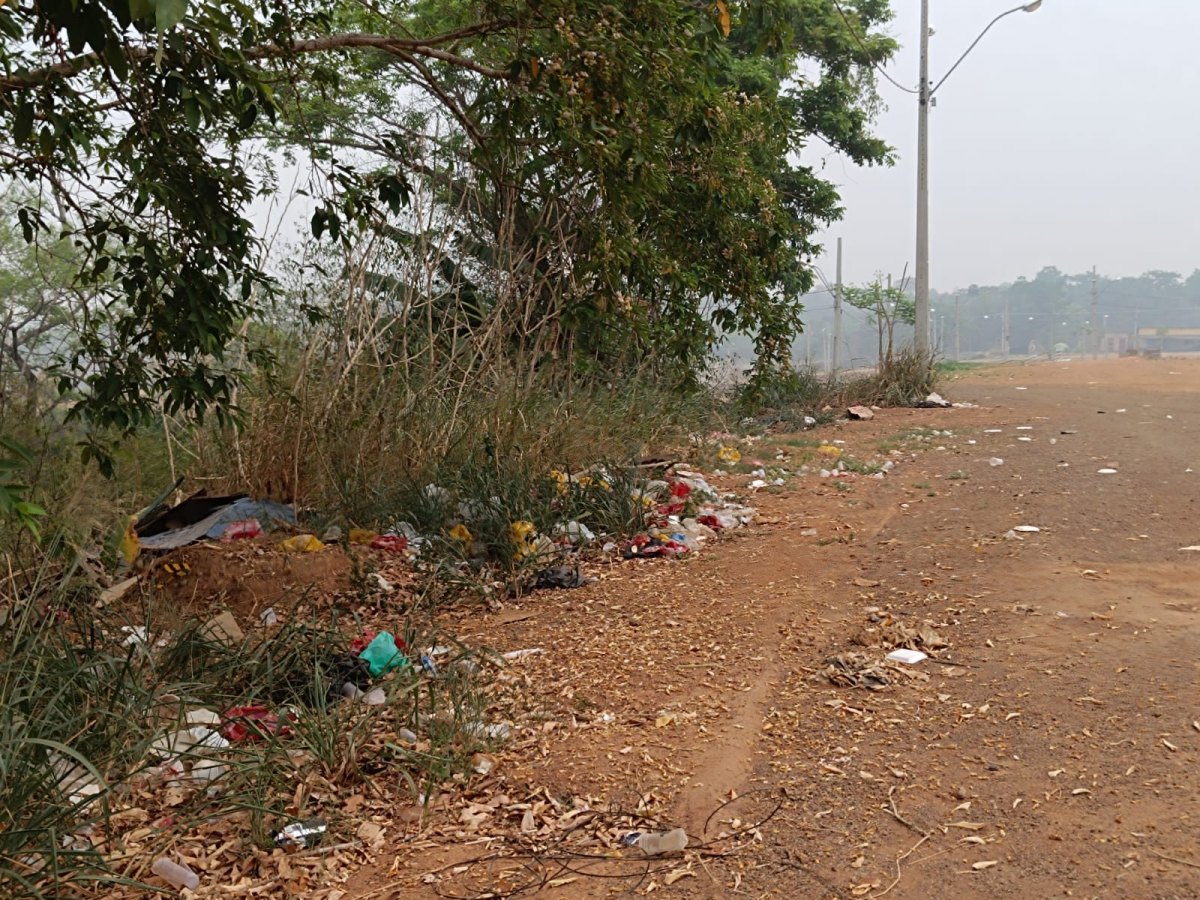 PEDIDO DE PROVIDÊNCIA: Depois da Expovel, lixarada se acumula no Parque dos Tanques 
