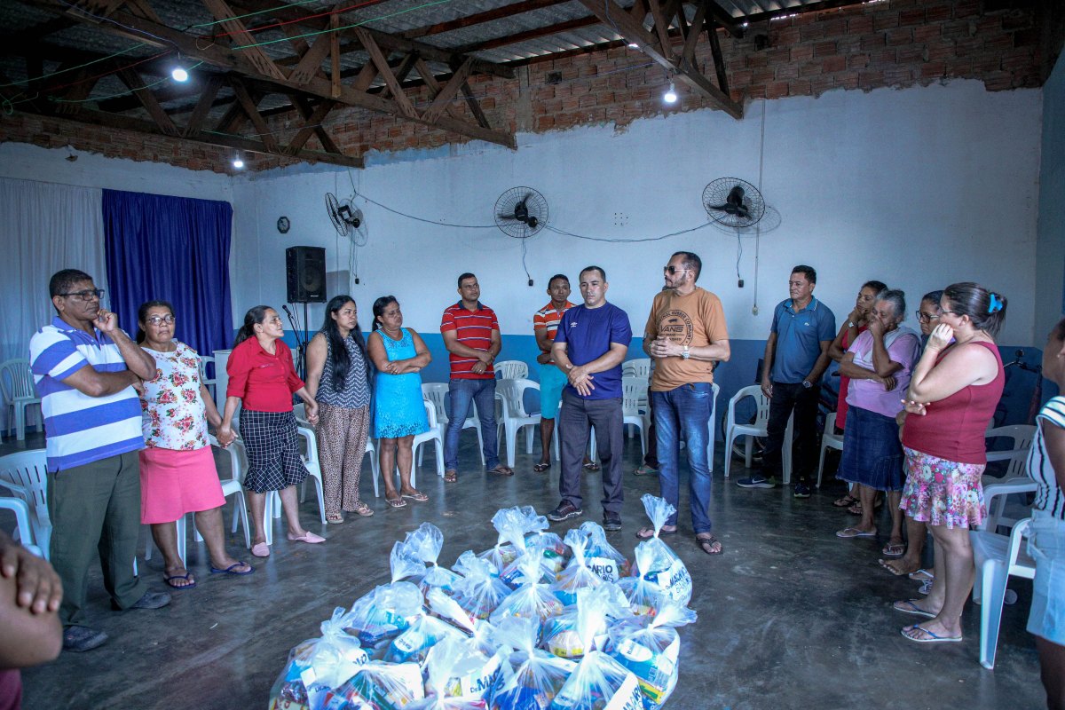 NATAL PARA TODOS: Dr. Macário Barros entrega mais de 200 cestas básicas através de ação solidária