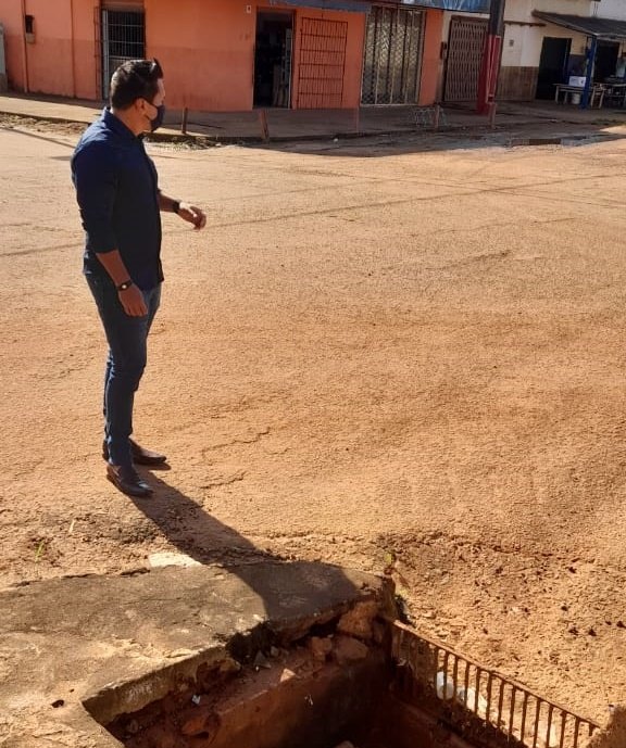 CAPITAL: Prefeitura limpa bueiros após pedido do vereador Edmilson Dourado