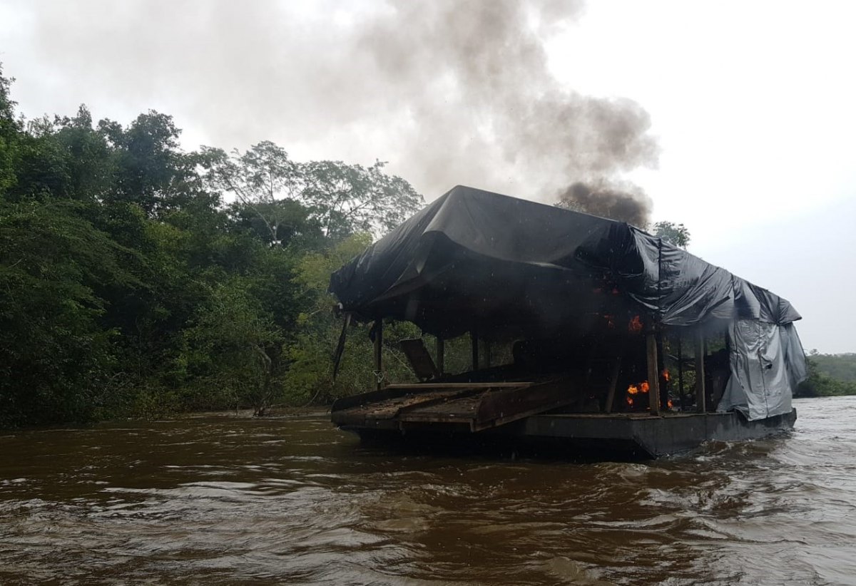 SUBMERSO: Operação destrói 12 dragas que faziam extração de ouro ilegal no Rio Roosevelt