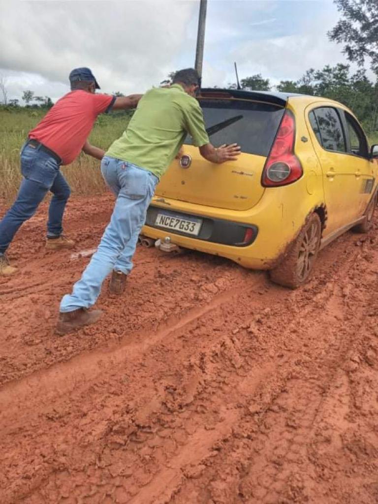 SOFRIMENTO: Buracos e lamaçal tomam de conta de Alta Floresta D’Oeste