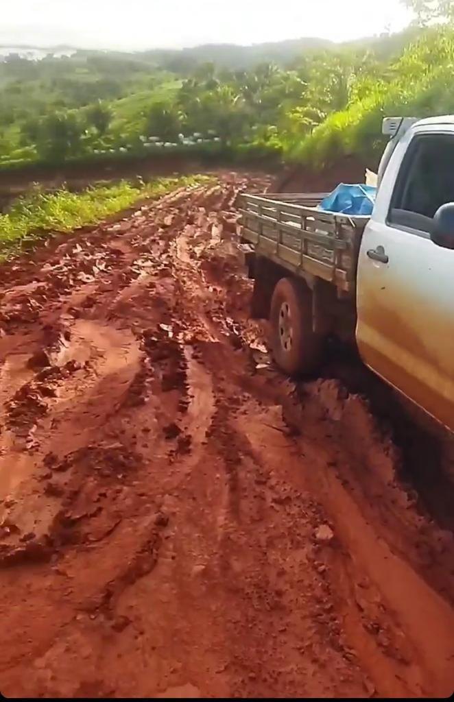 SOFRIMENTO: Buracos e lamaçal tomam de conta de Alta Floresta D’Oeste