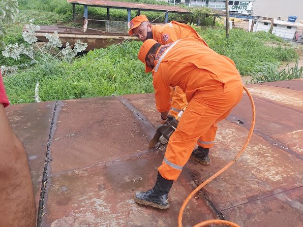 GUAJARÁ-MIRIM: Teto de embarcação desativada cai e mata trabalhador que descansava 