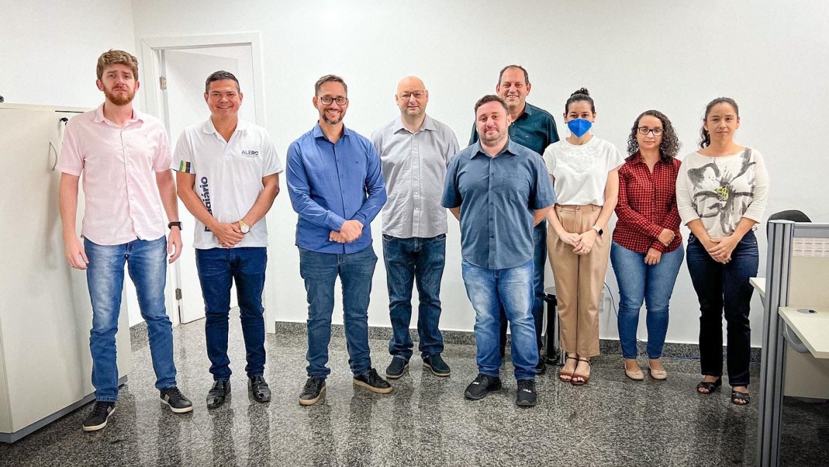 DEPUTADO: Anderson Pereira se despede de servidores do Poder Legislativo