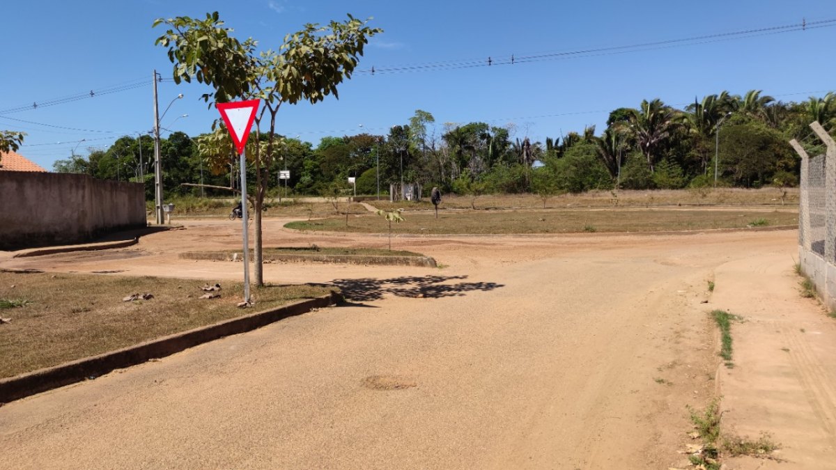 DEPUTADO: Prefeitura atende Anderson e conclui sinalização das ruas do Cristal da Calama