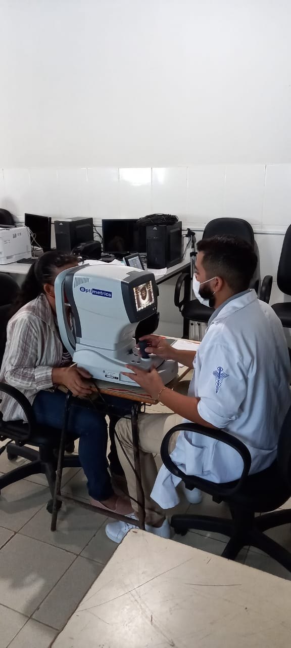 DEPUTADA: Cassia realiza ação social para população de Vila Palmares e Theobroma