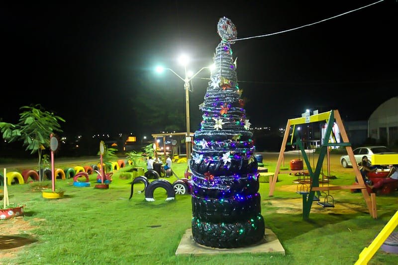 EXTREMA: Amigos se juntam e montam decoração natalina em distrito de Porto Velho