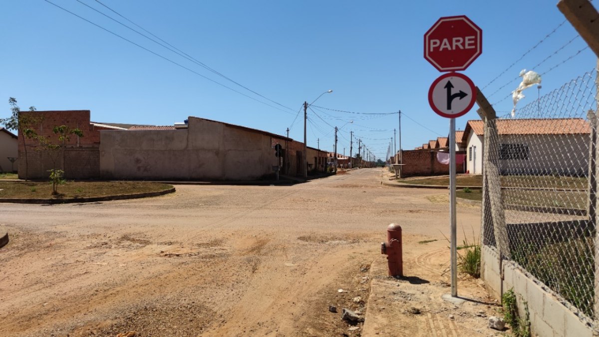 DEPUTADO: Prefeitura atende Anderson e conclui sinalização das ruas do Cristal da Calama