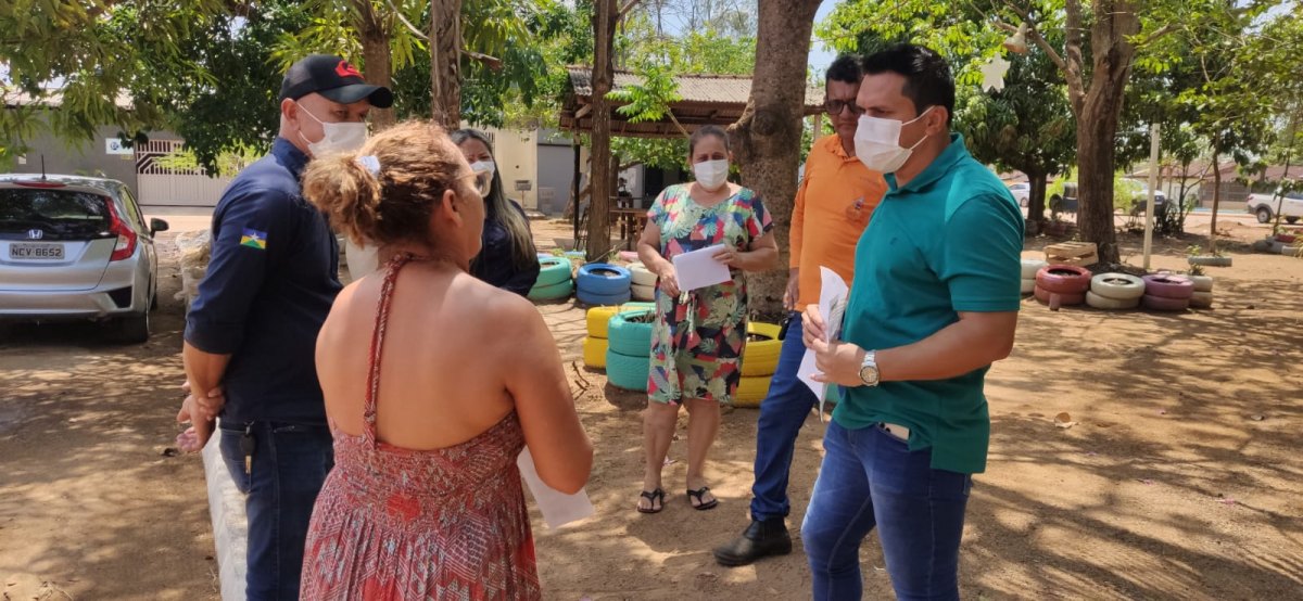 EDIMILSON DOURADO: Iluminação é revitalizada em praça no Bairro Aeroclube a pedido de vereador