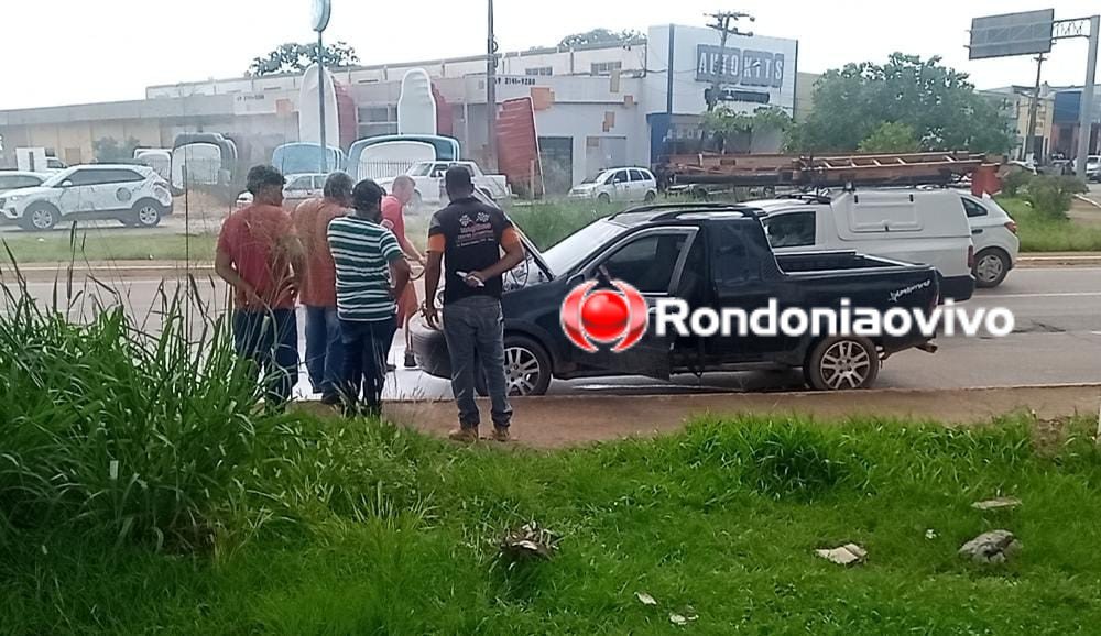 SUSTO: Carro de empresa tem princípio de incêndio no meio da avenida Jorge Teixeira