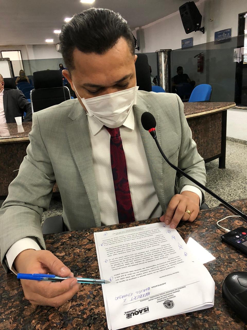 VEREADOR: Após intervenção de Isaque , decreto que suspende cartão SIM é revogado